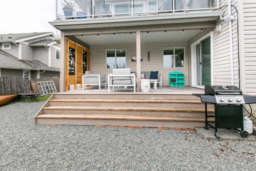 Lovely 2 Bedroom Suite Steps From The Beach Вікторія Екстер'єр фото
